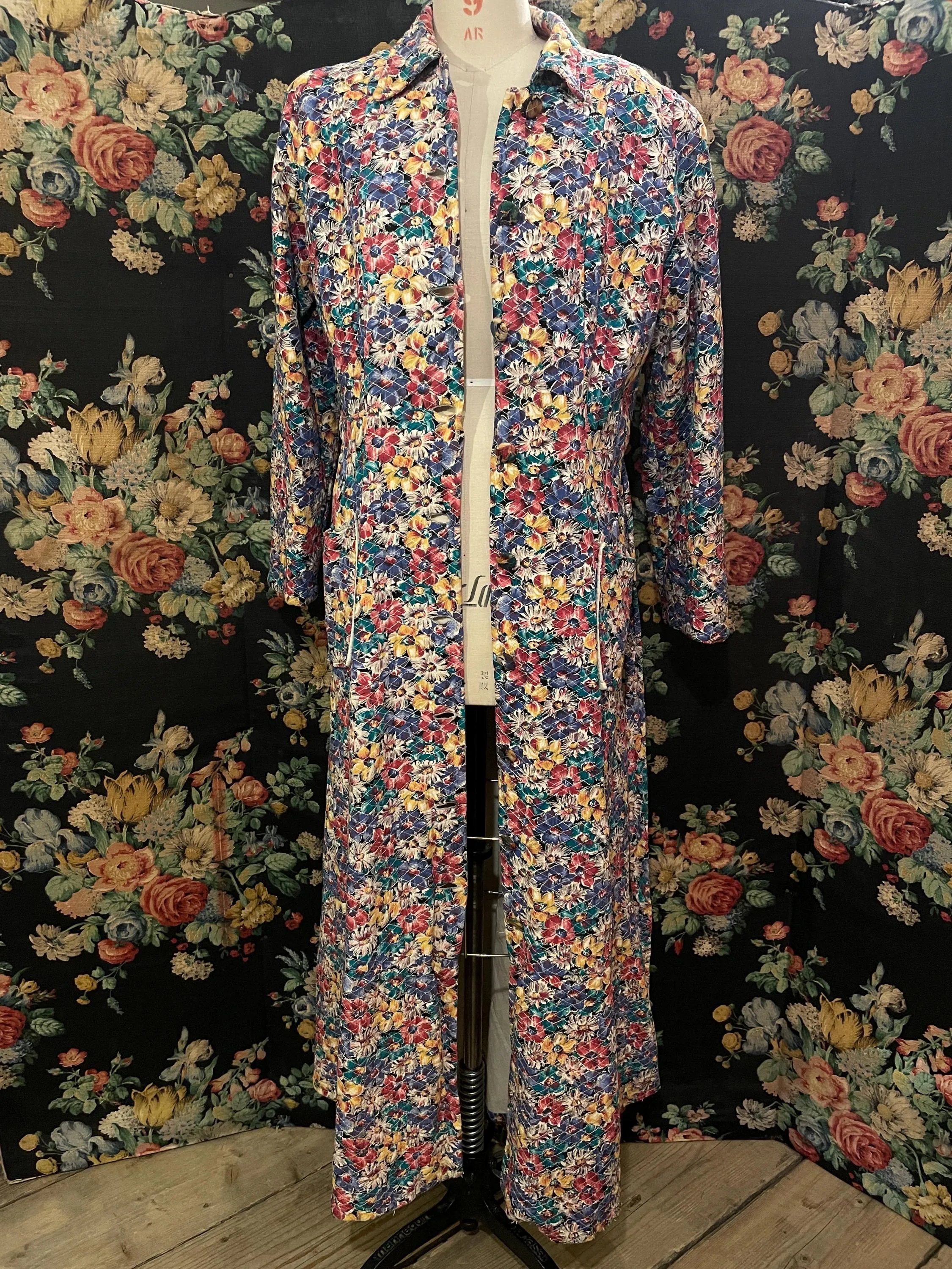 1930s/40s quilted floral vintage robe jacket handmade dressing gown bed jacket