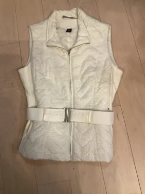 {{ClientCode}} WHITE WHITE HOUSE BLACK MARKET VEST, S