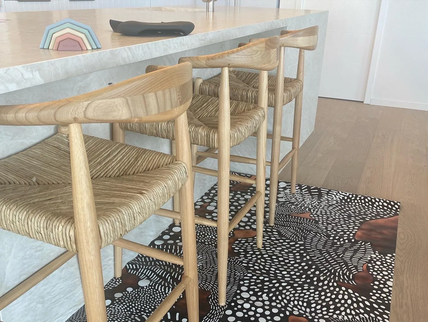 XL MESS MAT : Black, White and Copper