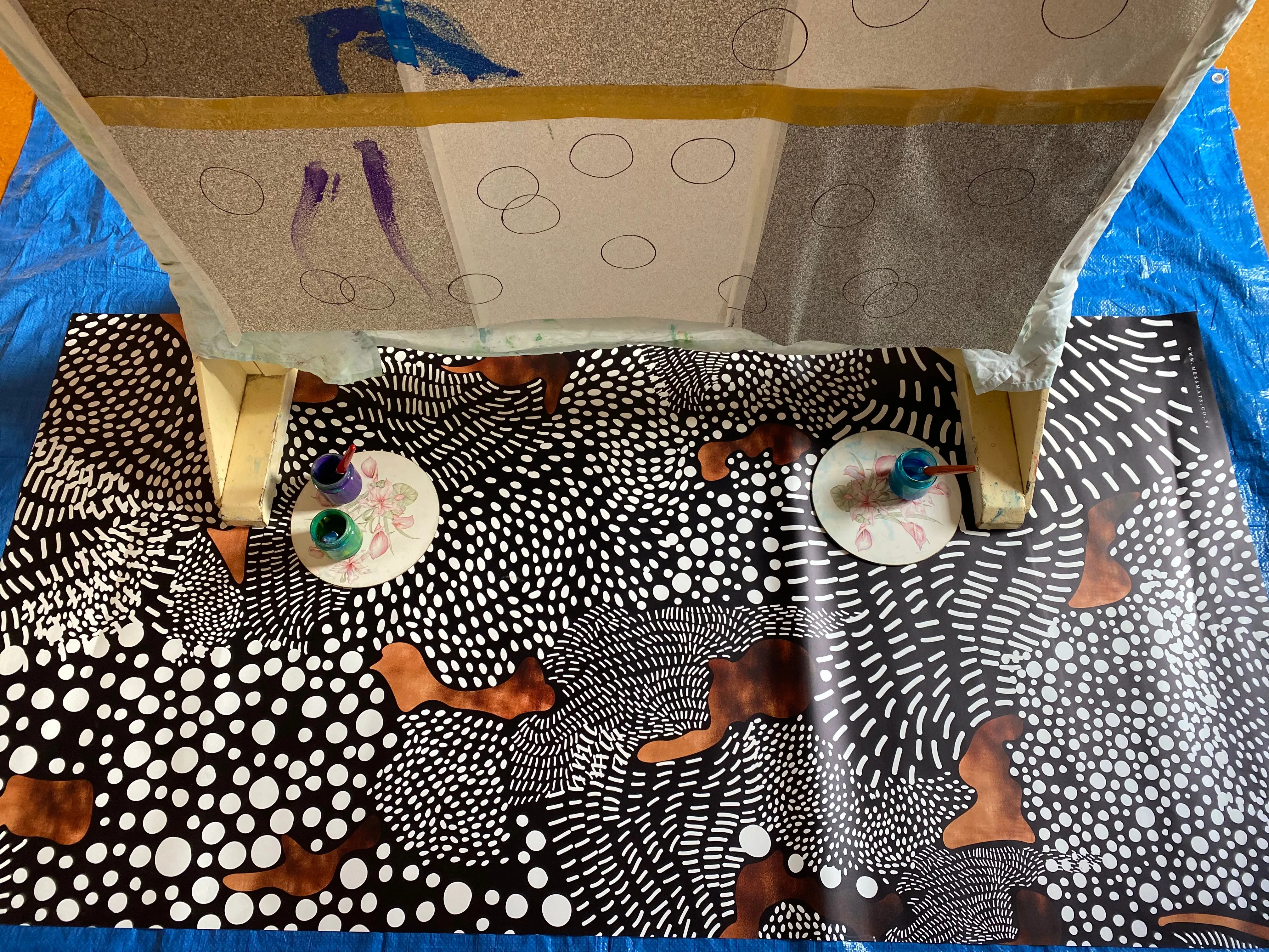 XL MESS MAT : Black, White and Copper